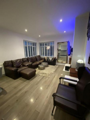 Charming 3-Bed Apartment in London